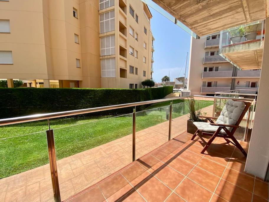 Piso De 2 Habitaciones, 3 Piscinas Y Cerca Del Mar Rosas Exterior foto